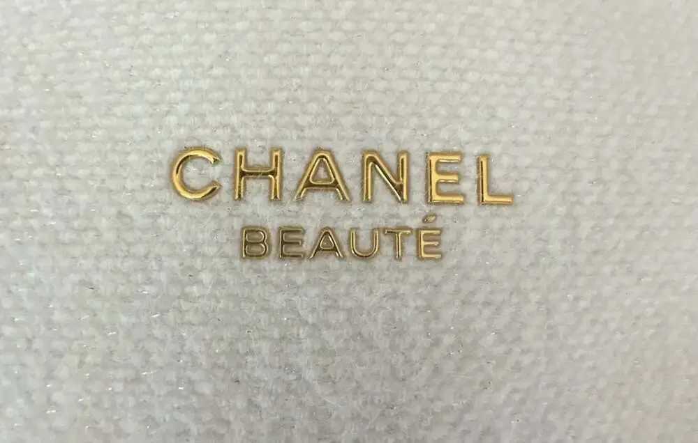 Chanel Beauté Holiday 2024 Limited Edition White Tweed Cosmetic Pouch